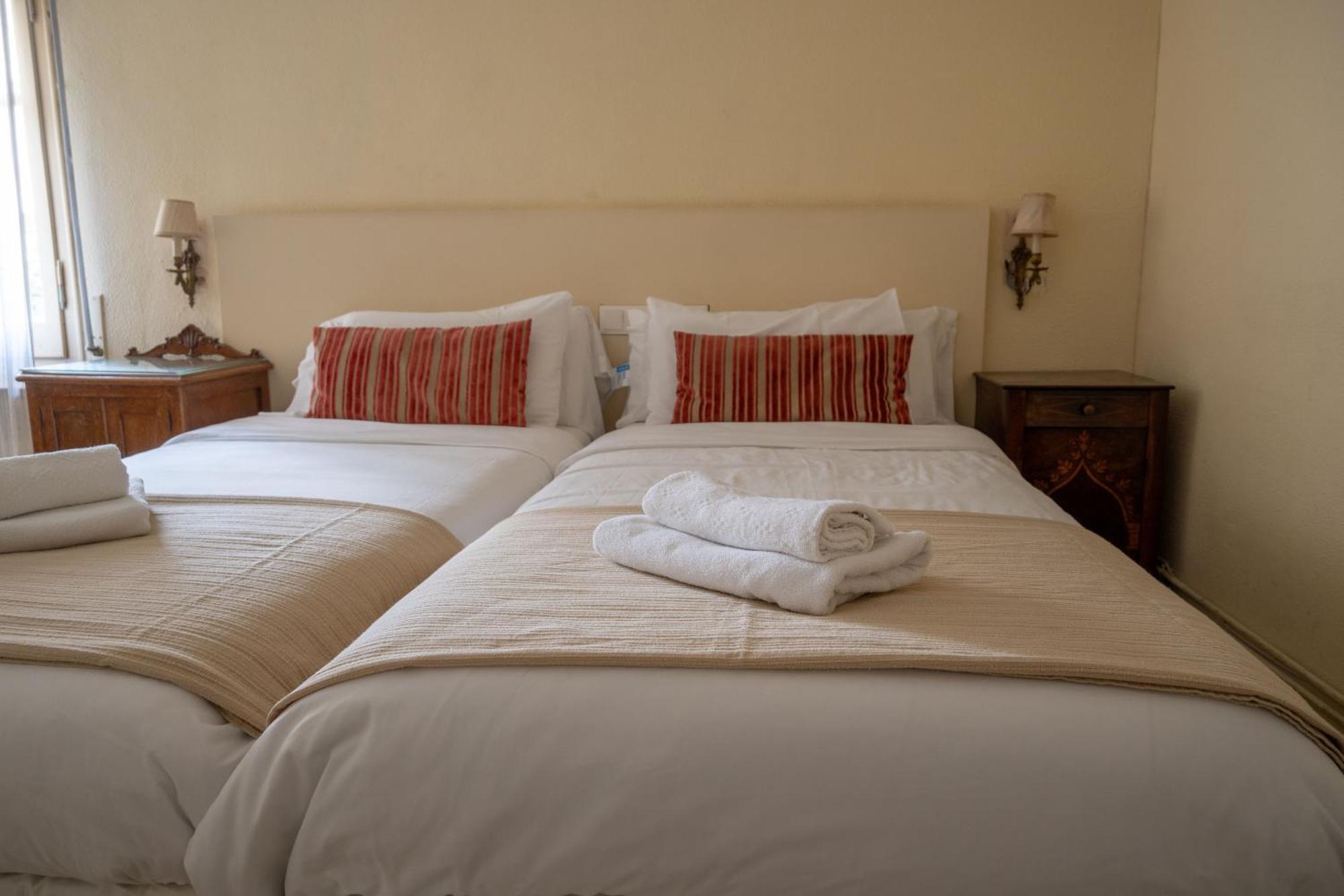 Flora Bed & Breakfast Баньолес Екстериор снимка