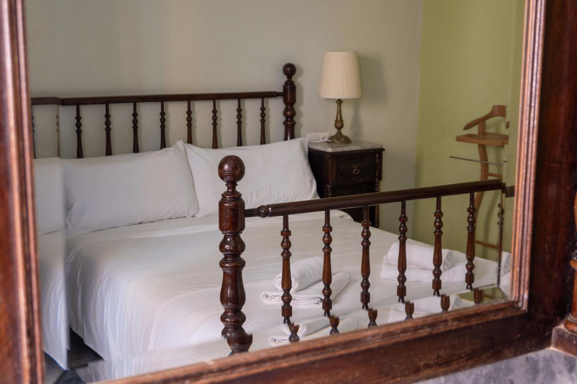 Flora Bed & Breakfast Баньолес Екстериор снимка