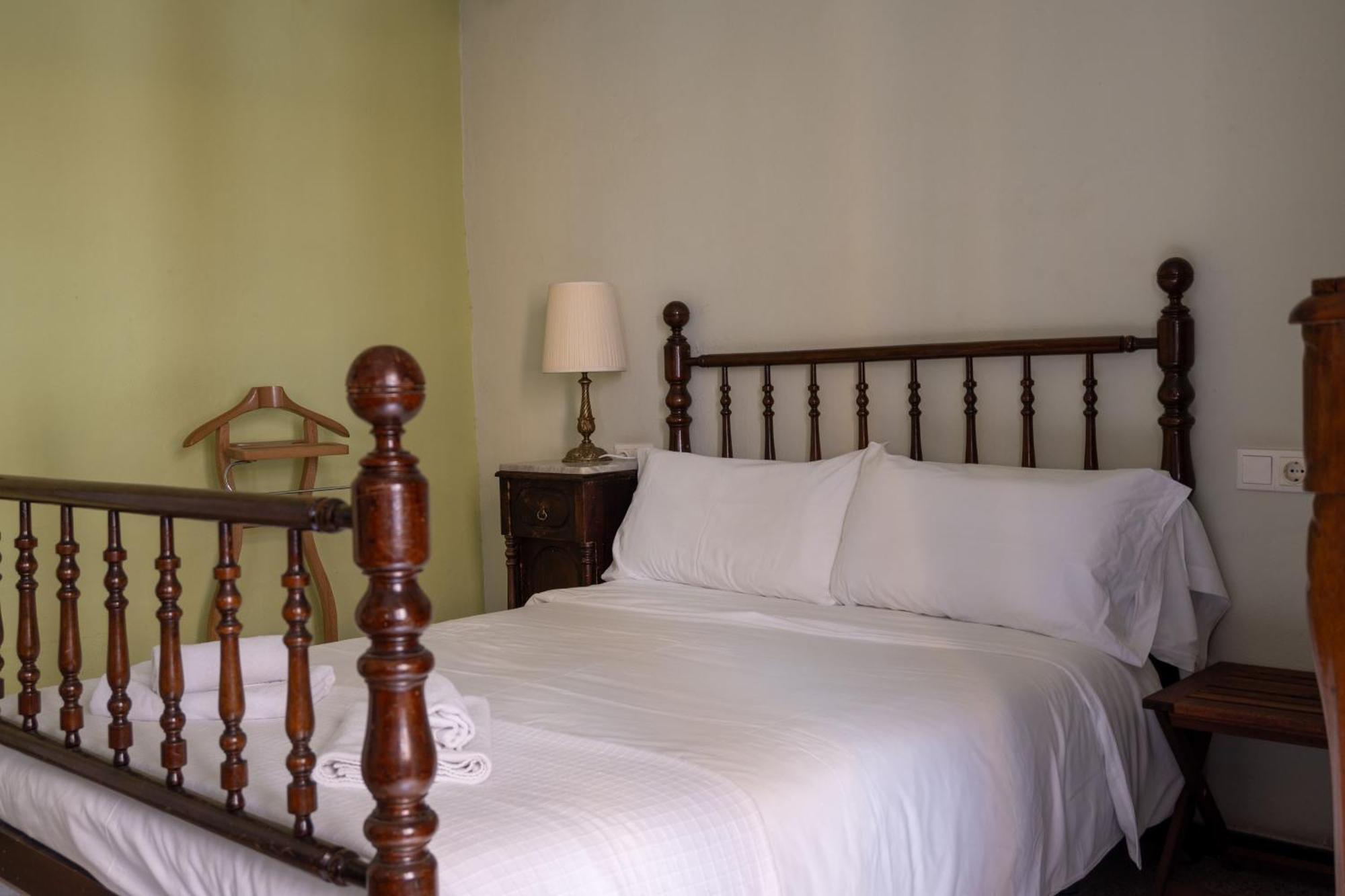 Flora Bed & Breakfast Баньолес Екстериор снимка